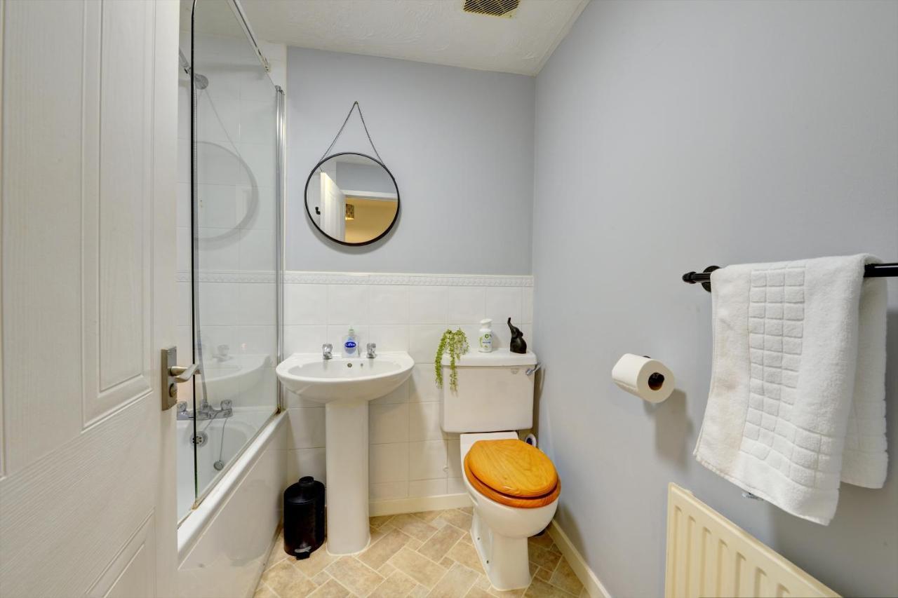 Modern 2 Bed House Sleeps 6 Southam Town Centre - Inspire Homes Ltd מראה חיצוני תמונה